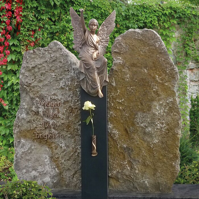 Familiengrab mit Engel Schneider Werneck-Schleerieth