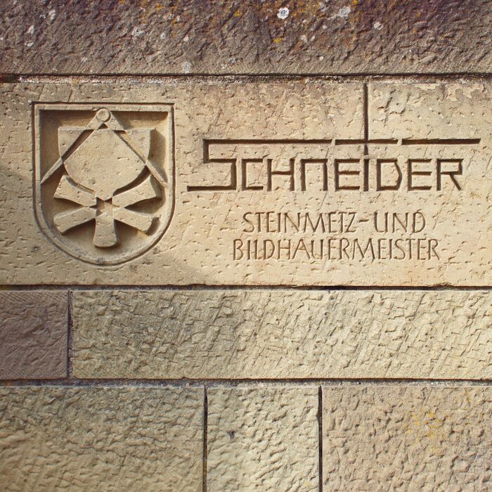 Bildhauer und Steinmetz Schneider Werneck-Schleerieth