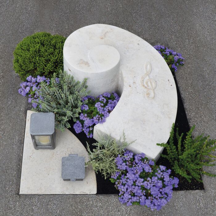 Urnengrabstein Bildhauer und Steinmetz Schneider Werneck-Schleerieth